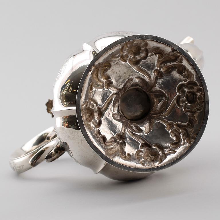 KAFFEKANNA, silver, Gustaf Carlberg, Eksjö 1860. Vikt ca 887 g.