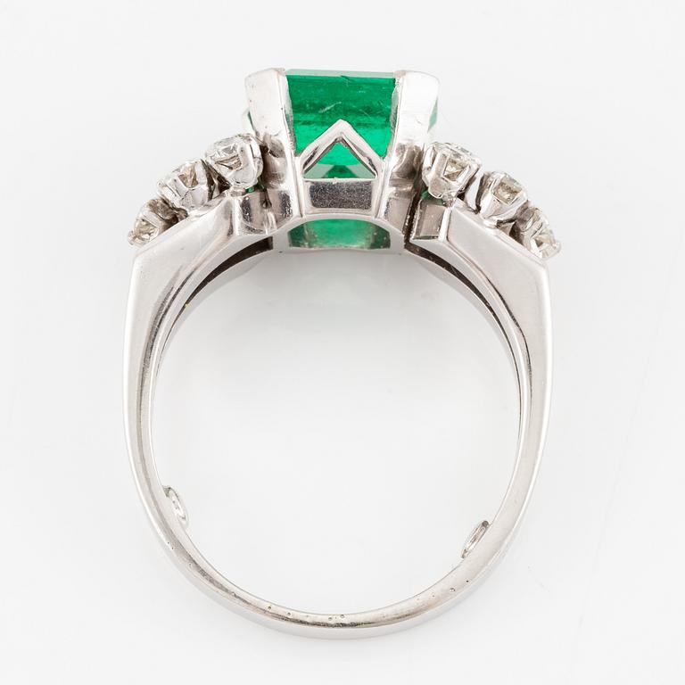 A W.A. Bolin ring 18K white gold with an emerald-cut emerald and brilliant-cut diamonds.