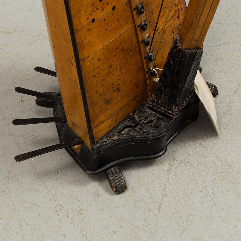 A birch and pine harp from Northern Europe, first half of the 19th century.