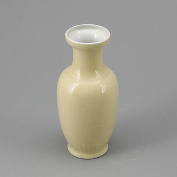 VAS, porslin, Kina. Modern tillverkning.