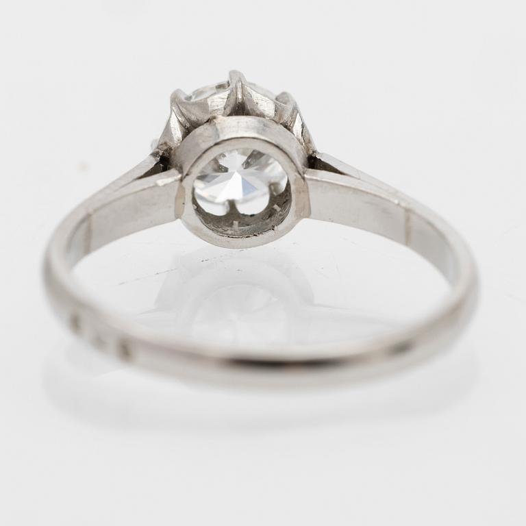 18K white gold solitaire ring with a diamond, France, 20th century.