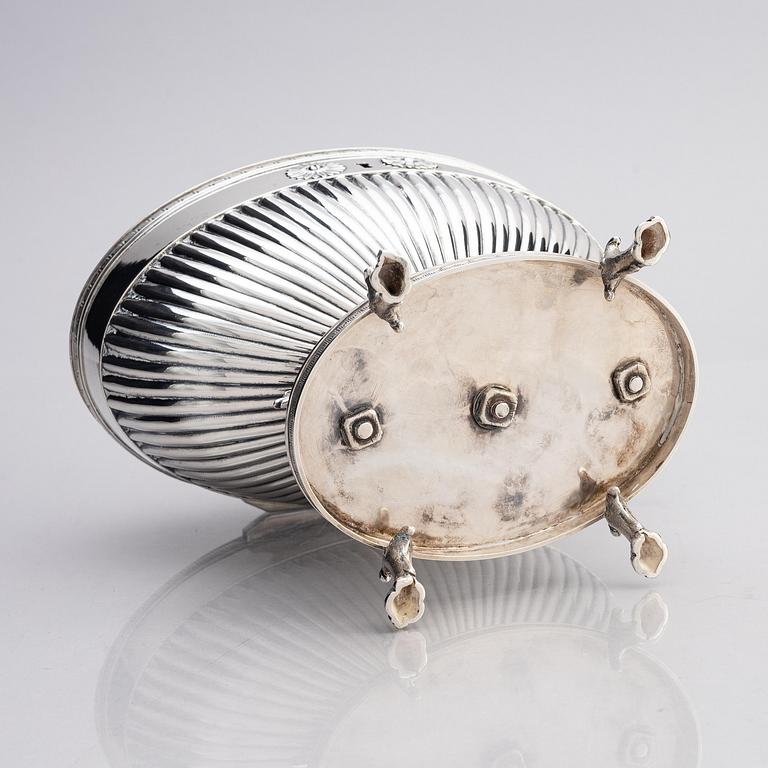 A Swedish 19th century silver sugar-casket, mark of Adolf Zethelius, Stockholm 1815.