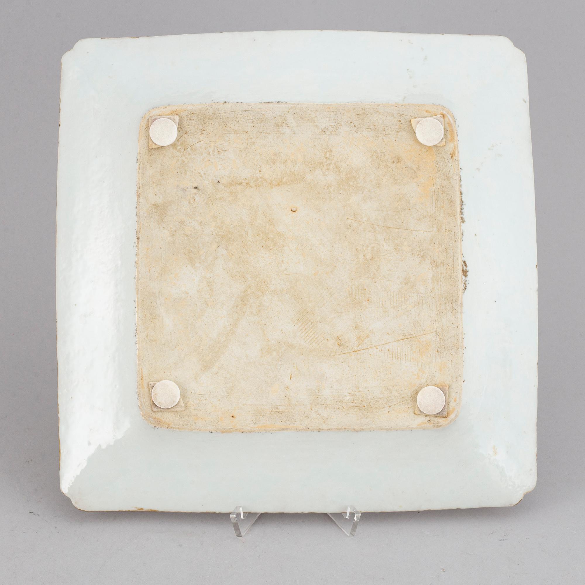 A famile rose export porcelain squared serving dish, Qing dynasty, Qianlong (1736-95).