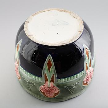 YTTERFODER, porslin, 1900-talets första hälft.