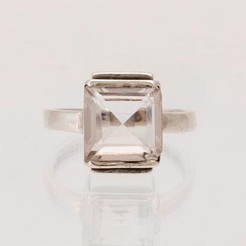 Wiwen Nilsson, ring silver med carréslipad bergkristall, Lund 1942.
