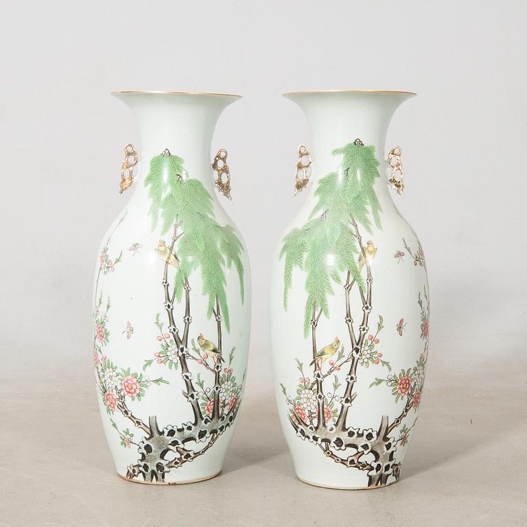 Golvvaser ett par Kina 1900-tal porslin.