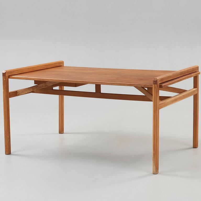 A Marianne von Münchow Swedish Modern beech desk with chair, 1950's.