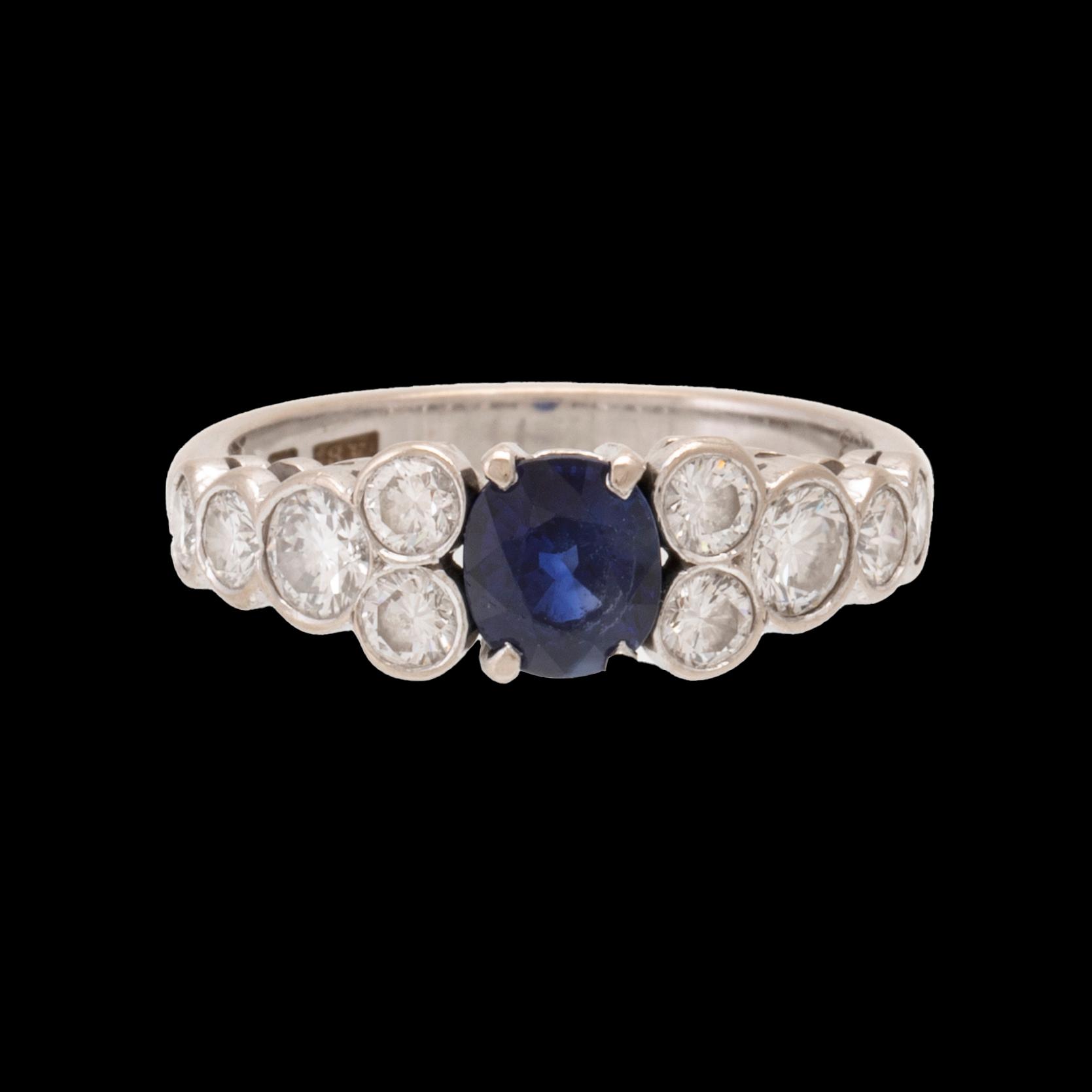 An 18K white gold ring set with an oval faceted sapphire and round brilliant-cut diamonds, Sengels Goldsmith Stockholm.