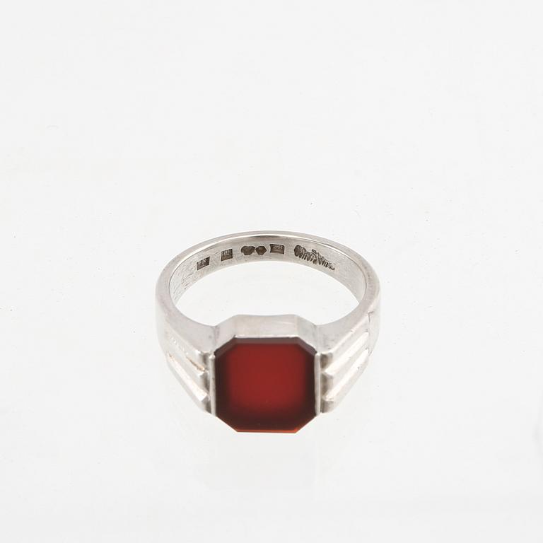 Wiwen Nilsson, ring silver med fasetterad karneol, Lund 1950.