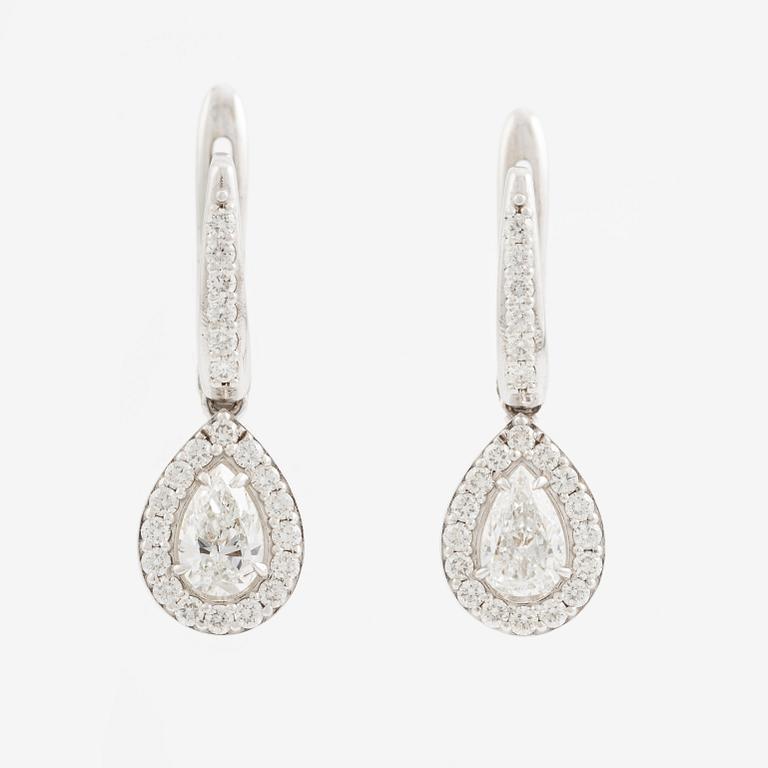 Earrings 18K white gold with pear-shaped and brilliant-cut diamonds.