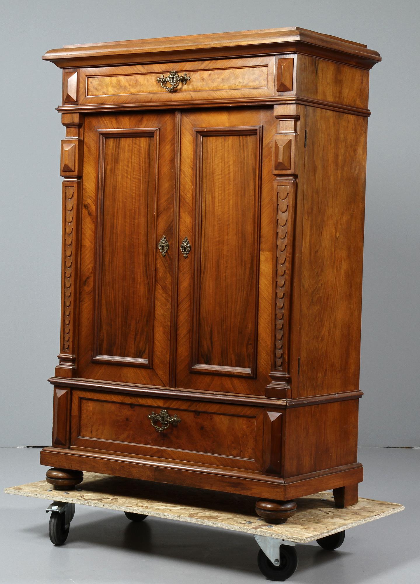 SKÅP, nyrenässans, 1800-talets slut.