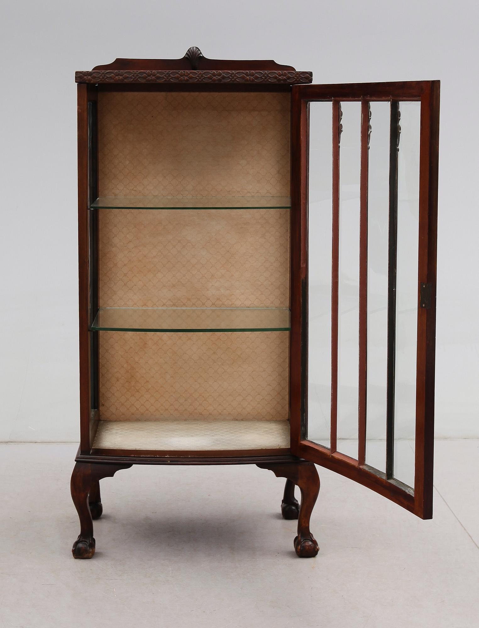 VITRINSKÅP, England, 1900-talets första hälft.