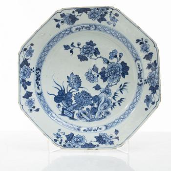 Two Chinese blue and white export porcelain dishes, Qing dynasty, Qianlong (1736-95).
