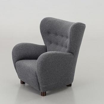 AN ARMCHAIR ATTRIBUTED TO FLEMMING LASSEN.