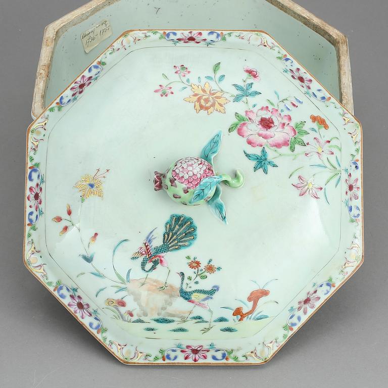 TERRIN, porslin, Qingdynastin, Qianlong (1736-95).