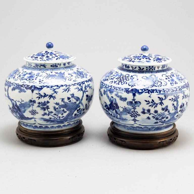 URNOR med LOCK, porslin. Qingdynastin, Guangxu (1875-1908).