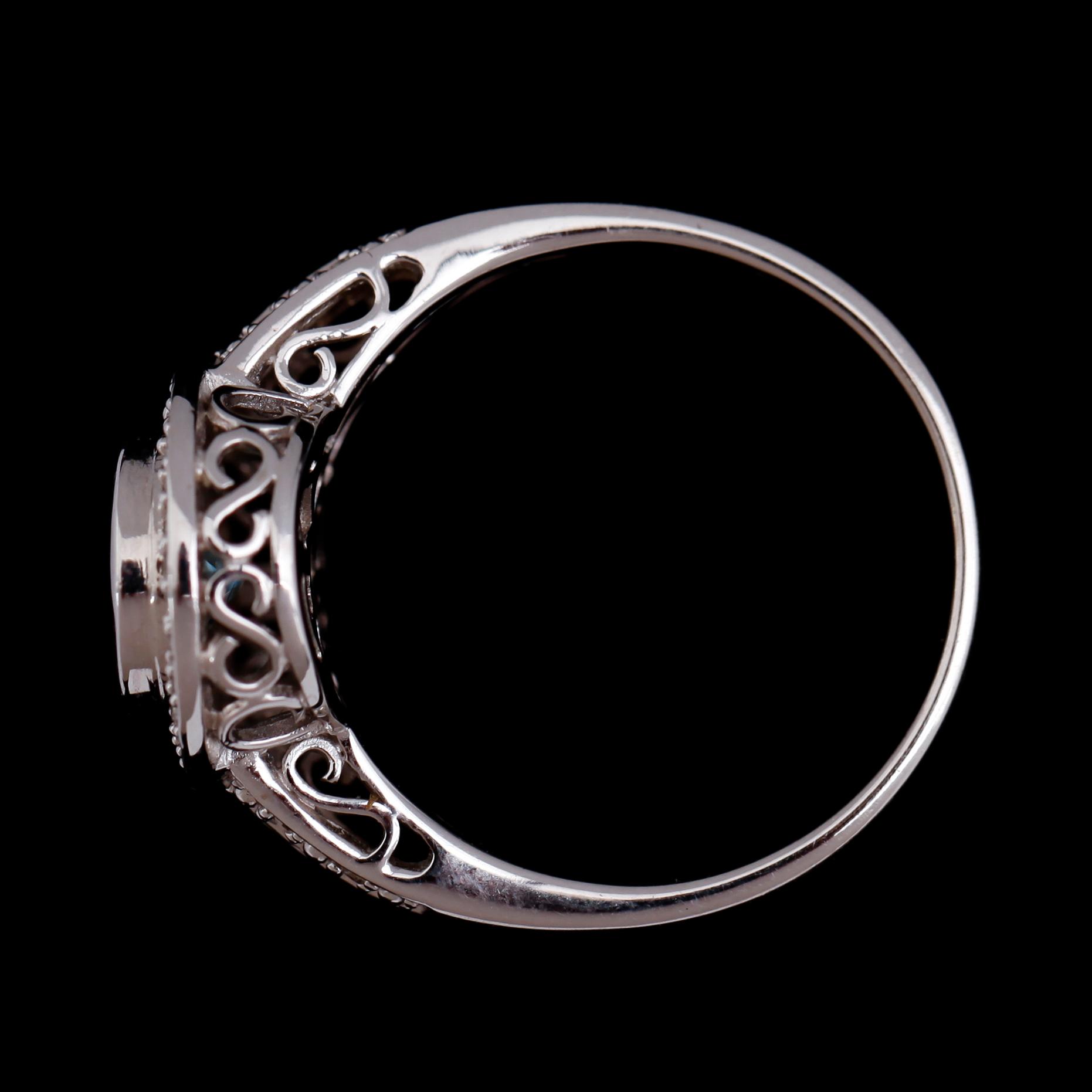 RING, 14 k vitguld, ljusblå topas, briljantslipade diamanter tot ca 0.12 ct.