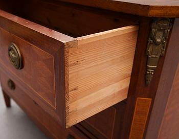 BYRÅ, gustaviansk stil, 1900-talets första hälft.