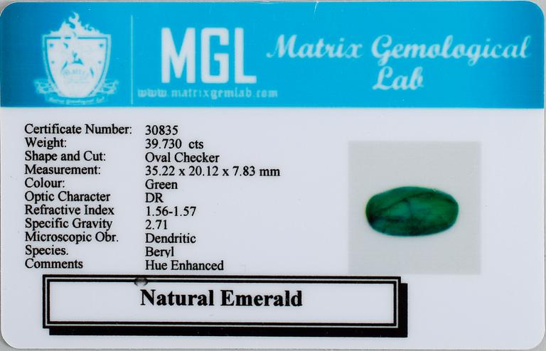 SMARAGD, oinfattad. 39.73 ct.
Ca 35,22 x 20,12 x 7,83 mm.