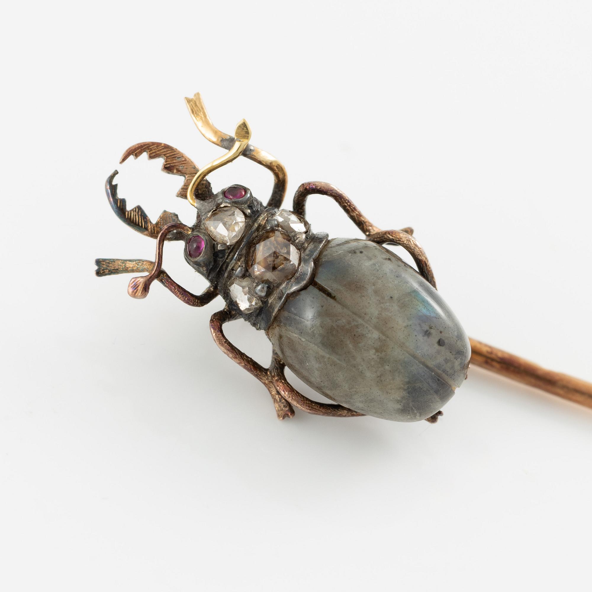 A brooch pin in the form of a beetle, 18K gold and silver with labradorite.