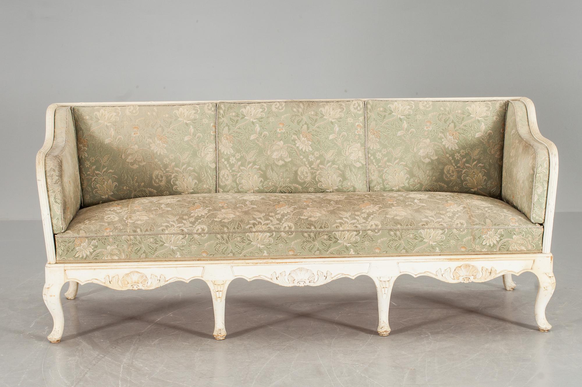 TRÅGSOFFA, rokokostil. 1900-tal.