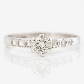 Ring 18K white gold set with round brilliant-cut diamonds.