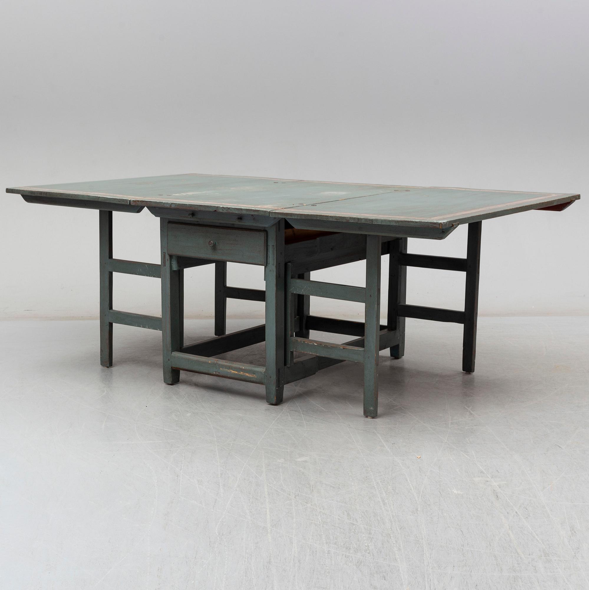 SLAGBORD, två st snarlika, 1800-tal.