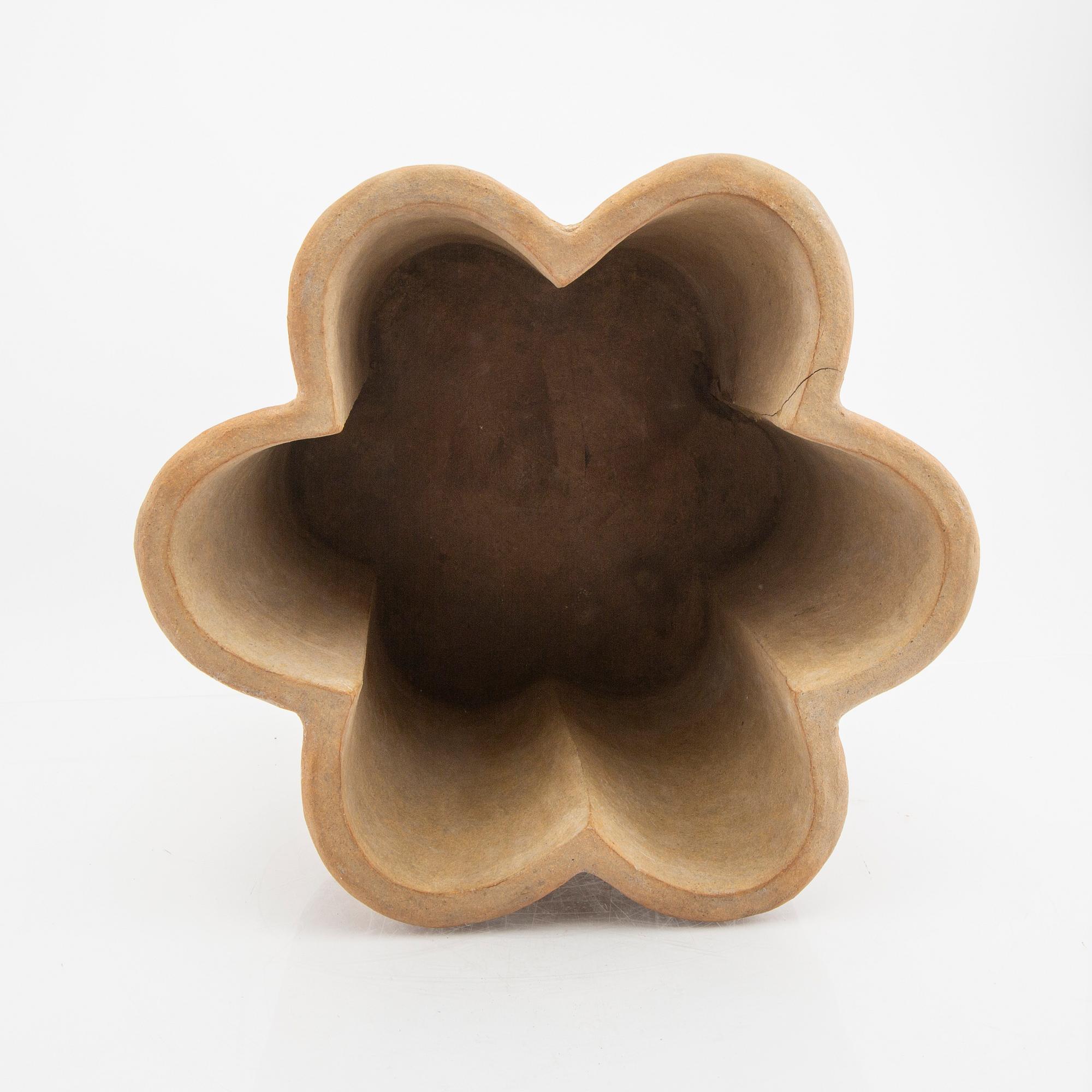 Signe Persson-Melin, a stoneware flower pot/urn.