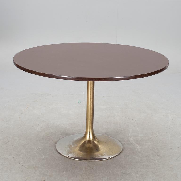 MATBORD, "Venus", Johansson Design, Markaryd, 1970-tal. Tre stolar medföljer.