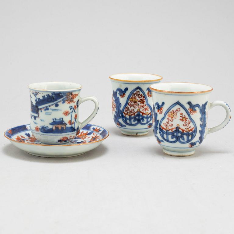 A pair of imari cups and a cup and saucer, Qing dynasty, 18th century.