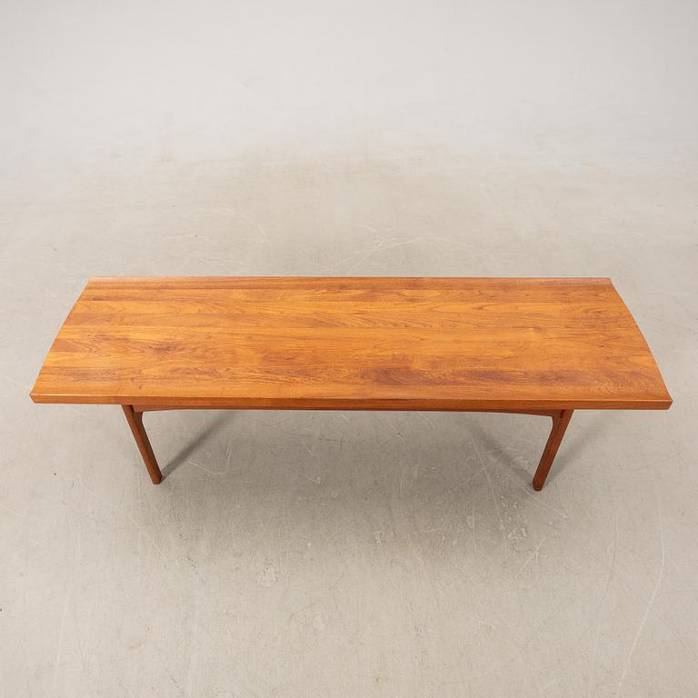 Tove and Edvard Kindt Larsen, coffee table, Seffle Möbelfabrik, 1960s.