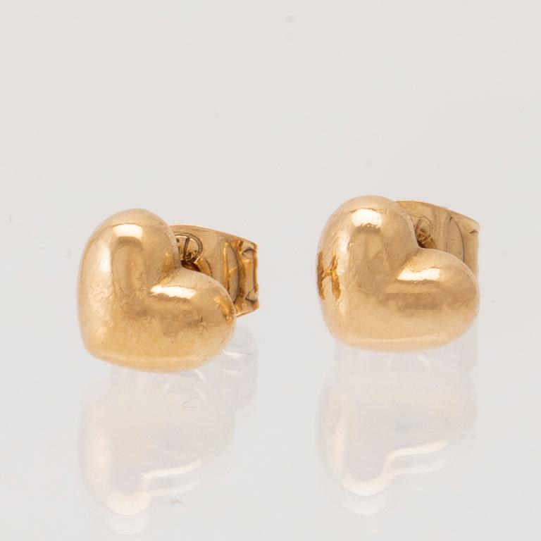 Ole Lynggaard, a pair of 18K gold earrings.
