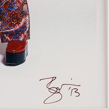 Masayoshi Sukita, "Ziggy Plays Guitar", 1974.