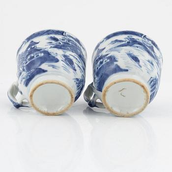 A blue and white serving dish and a pair of blur and white cups with saucers, China, around 1800.