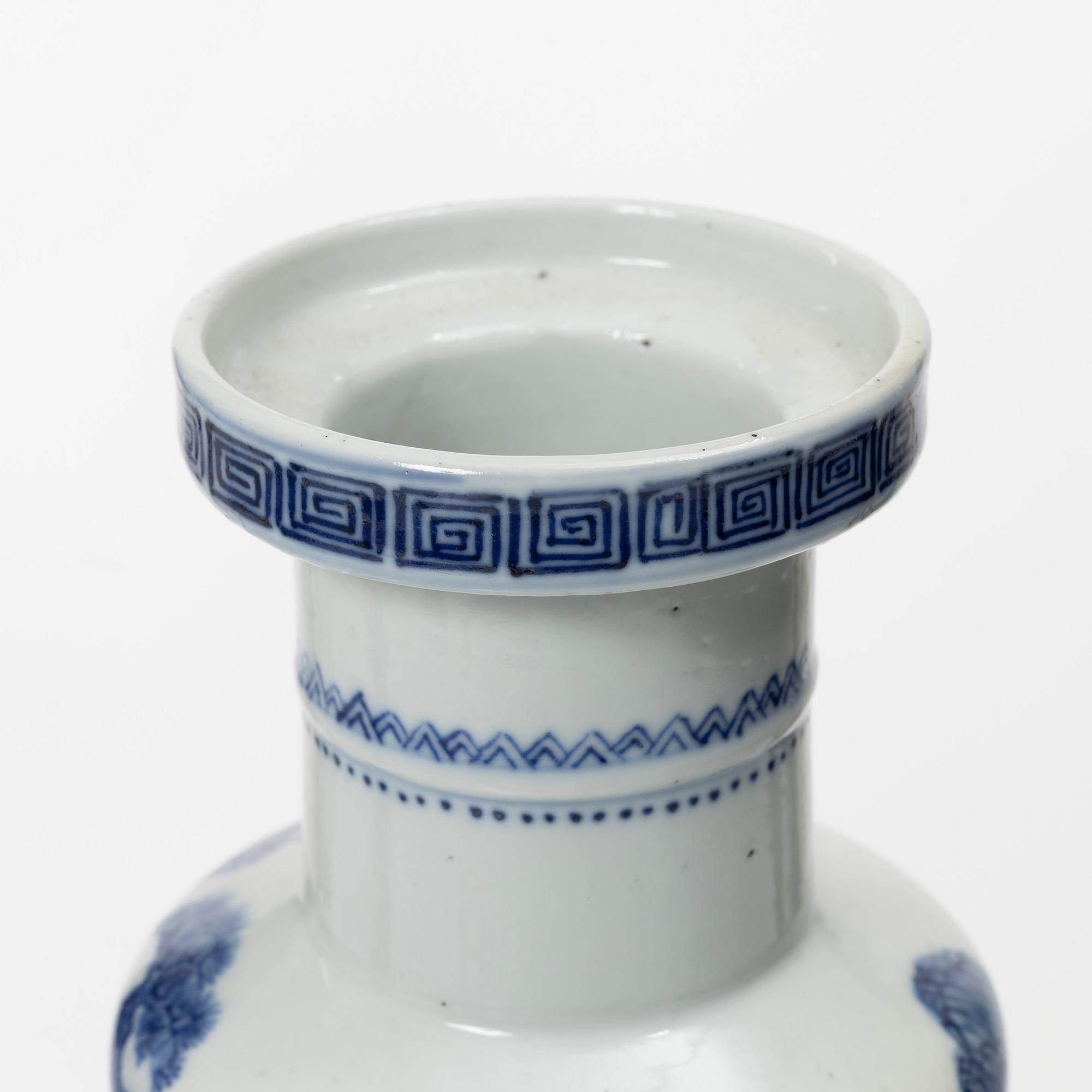 Roleauvas, porslin. Qingdynastin, 1800-tal.