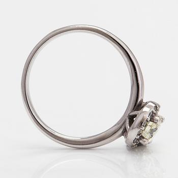 Ring, 14K vitguld, diamanter totalt ca 0.72 ct.