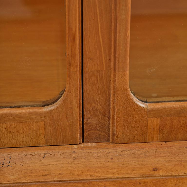 Carl Malmsten, an "Enstycksskåp" display cabinet, 1950s.