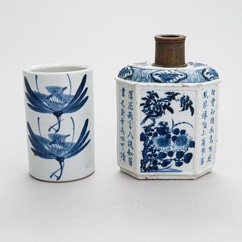 Maljakko, posliinia, Japani 1900-luku. Teerasia posliinia, Kiina noin 1900.