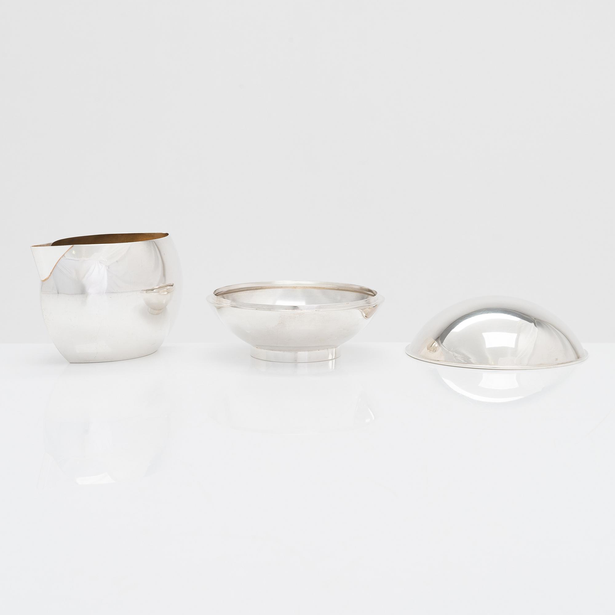 Pekka Piekäinen, a sterling silver cream jug and sugar bowl, J.A. Tarkiainen, Helsinki 1989.