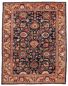 MATTO, an antique Ziegler Mahal, ca 417,5 x 326 cm (as well as one end with 2 cm flat weave).