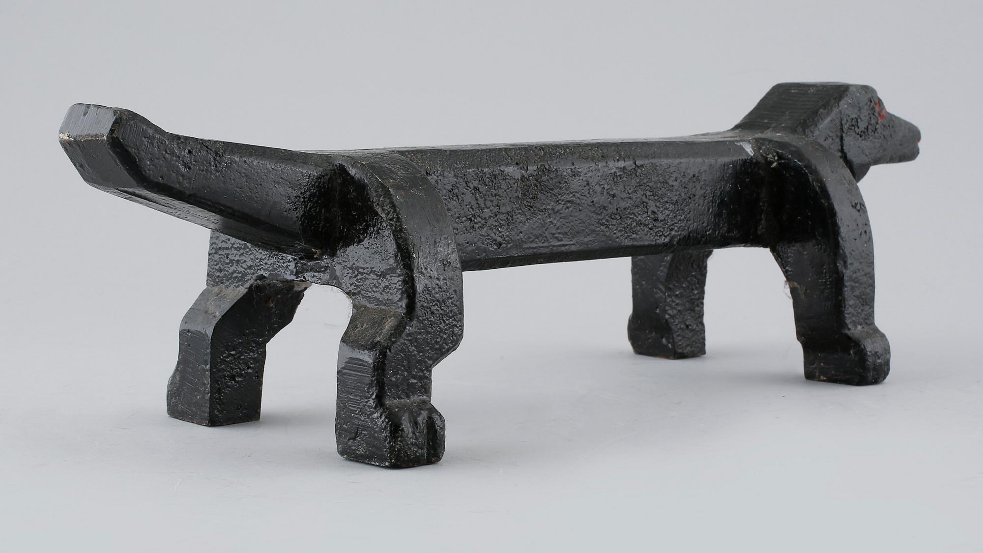 ELDHUND, gjutjärn, 1900-talets andra hälft.