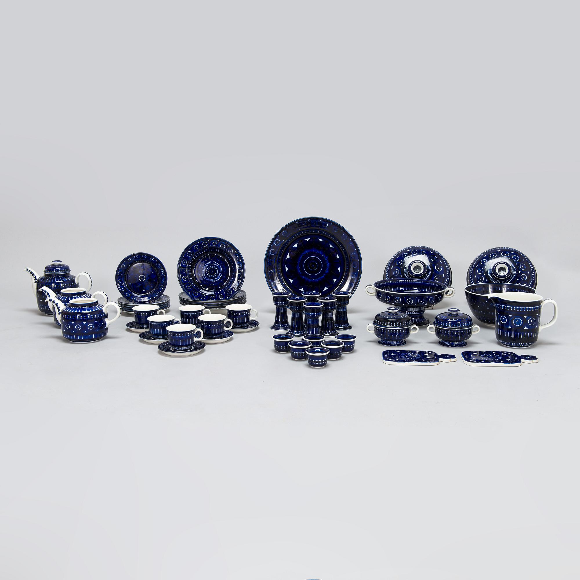 Ulla Procopé, 42-piece porcelain dinnerware set 'Valencia' for Arabia.