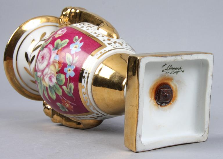 LOCKURNA samt VAS, porslin, Limoges, 1900-tal.