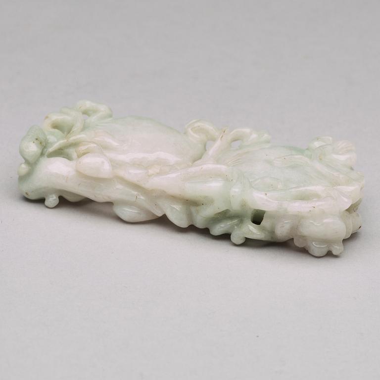 A Chinese nephrite figure of peaches, 20th century.