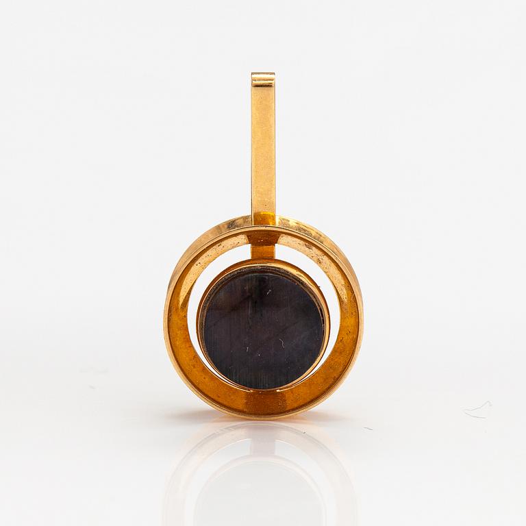 Elis Kauppi, A 14K gold and spectrolite pendant. Kupittaan kulta, Turku 1965.