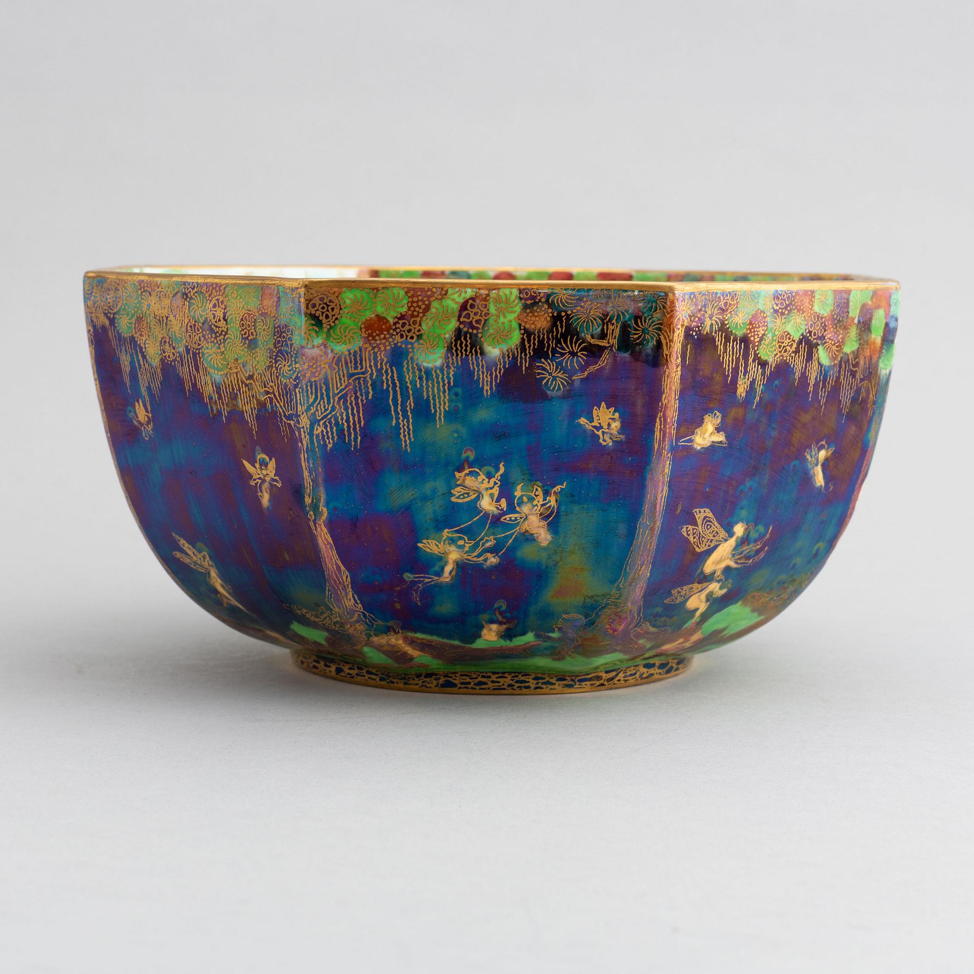 A Wedgewood "Fairyland lustre" porcelain bowl, first half of the 20th Century.