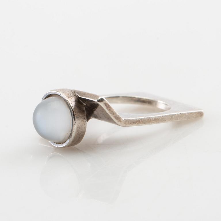 Pelle B, Ring in silver with a cabochon-cut moonstone, Hugo Belving Malmö 1967.