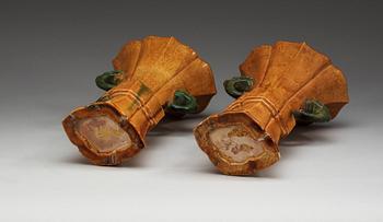 A pair of yellow-glazed vases, 17th/18th Century.