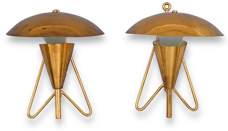 A SET OF TWO WALL LAMPS.