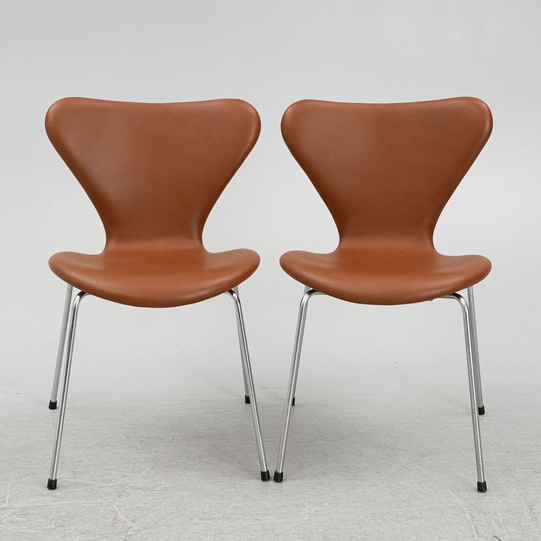 Arne Jacobsen, six "Series 7" chairs for Fritz Hansen, Denmark.